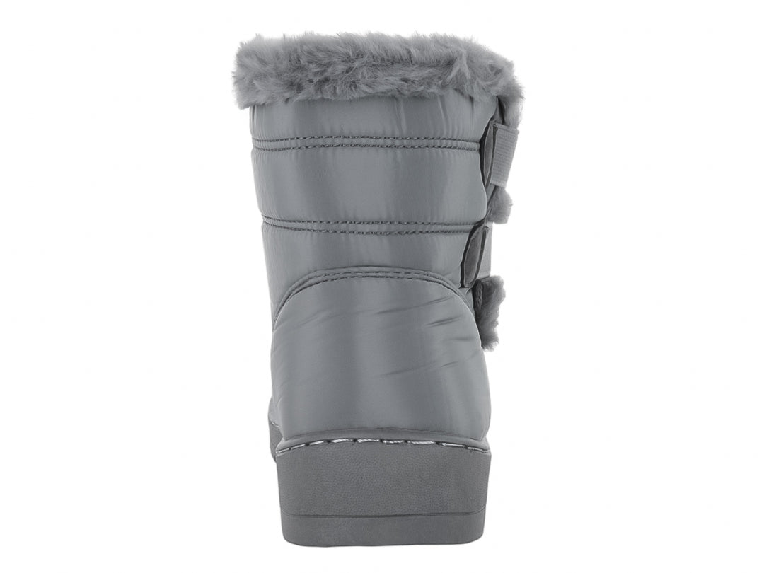 Botas Furor color gris claro con acabado acolchado, forro de peluche y cierre de dos correas ajustables.