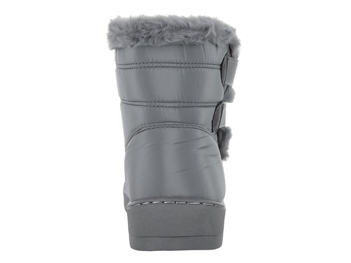 Botas Furor color gris claro con acabado acolchado, forro de peluche y cierre de dos correas ajustables.