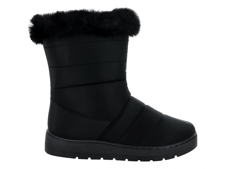 Bota negra de invierno con detalle de peluche en la parte superior y suela gruesa.