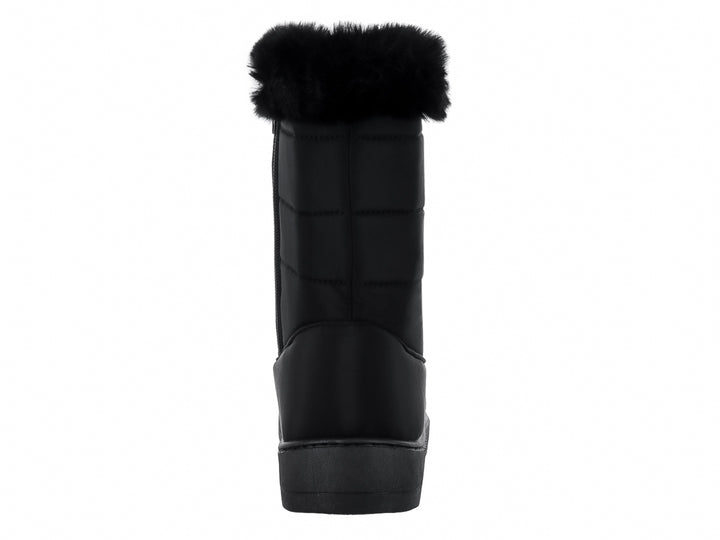 Bota negra de invierno con detalle de peluche en la parte superior y suela gruesa.