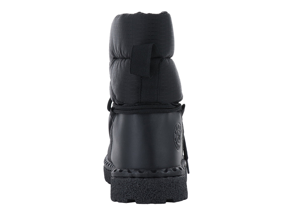 Botas negras acolchadas de la marca Furor con suela gruesa y cordones.