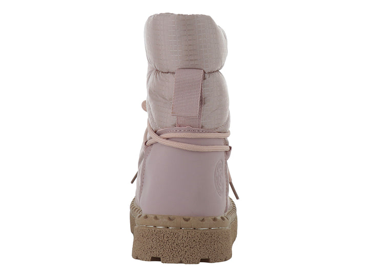 Bota Furor color tan con acabado acolchado, cordones frontales y suela gruesa marrón.