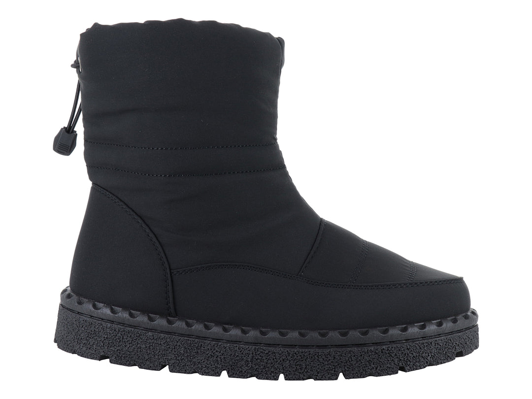 Bota para nieve de color negro con suela gruesa y textura rugosa.
