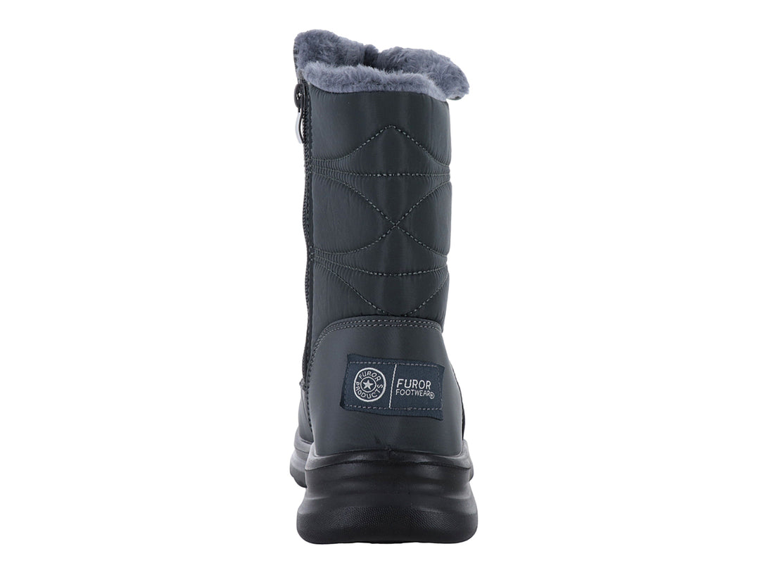 Bota de invierno color gris con forro interior suave y suela negra gruesa.