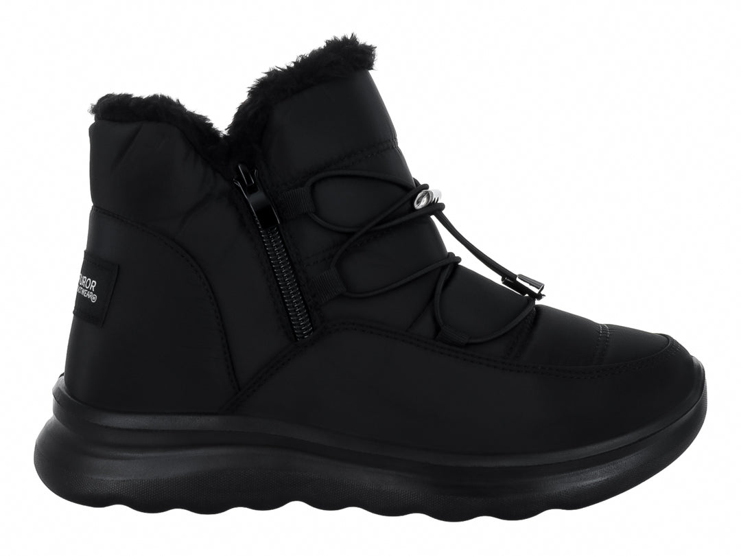 Bota para nieve color negro marca Furor con suela gruesa, forro de peluche y cierre lateral.