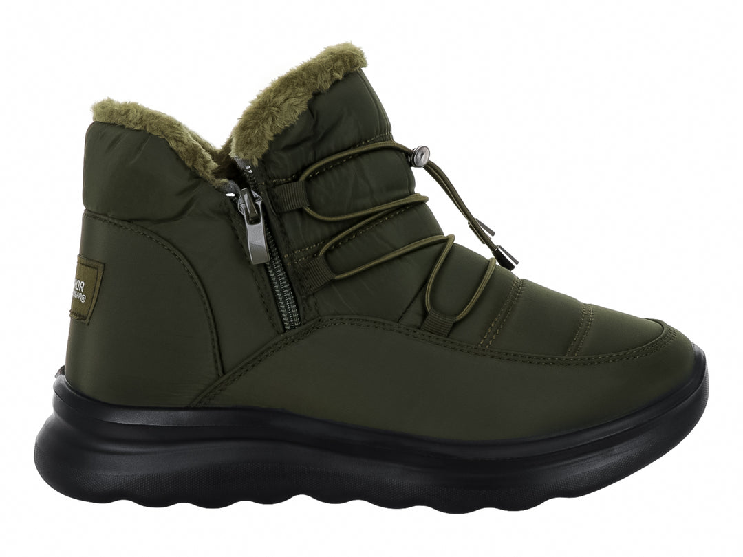 Botas Furor color verde olivo con forro interior térmico, cierre lateral y suela negra gruesa.