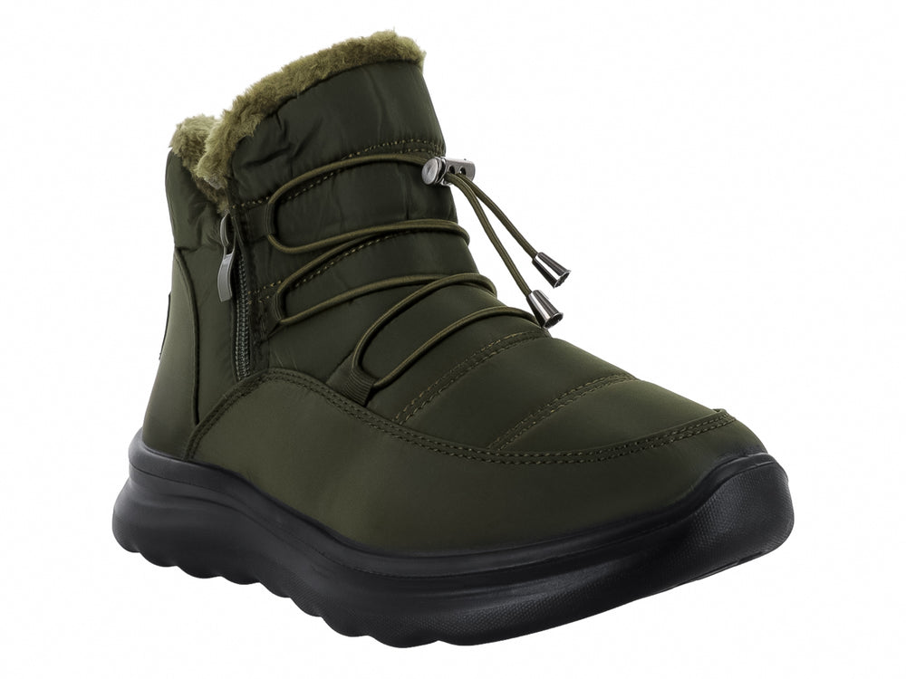 Botas Furor color verde olivo con forro interior térmico, cierre lateral y suela negra gruesa.