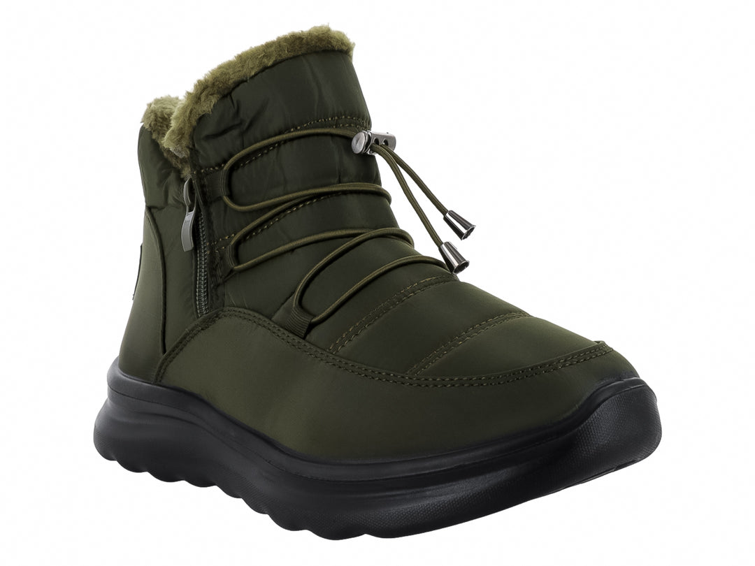 Botas Furor color verde olivo con forro interior térmico, cierre lateral y suela negra gruesa.
