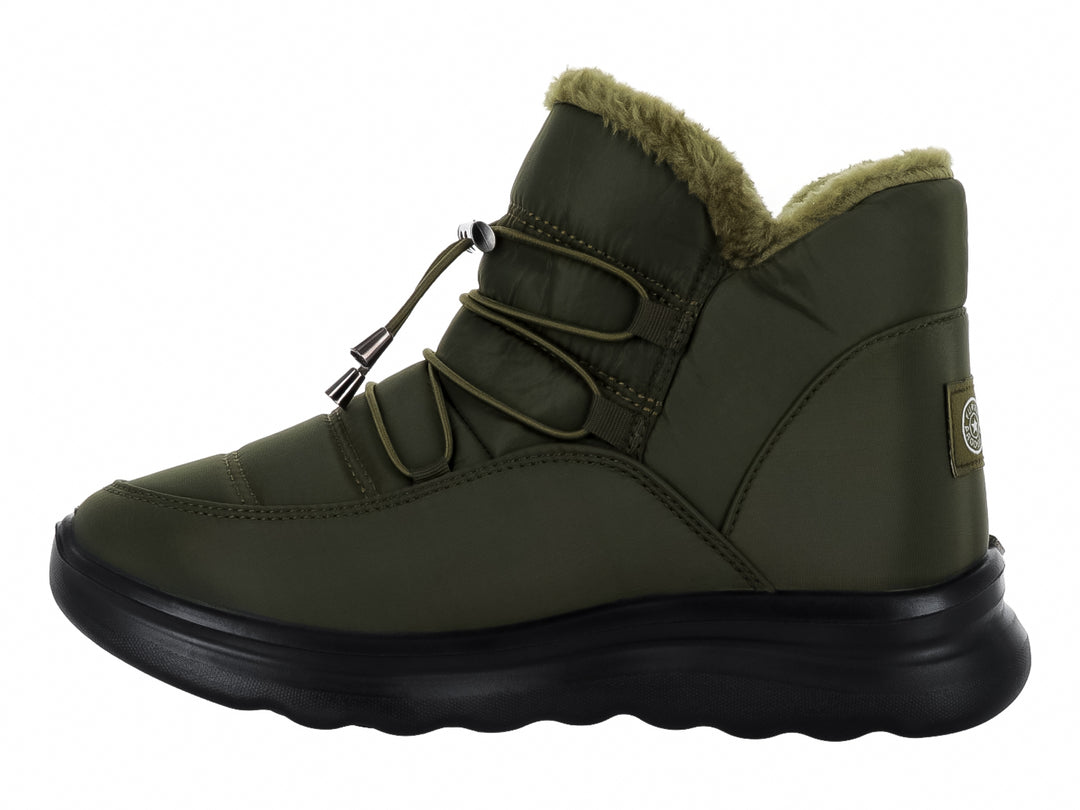 Botas Furor color verde olivo con forro interior térmico, cierre lateral y suela negra gruesa.