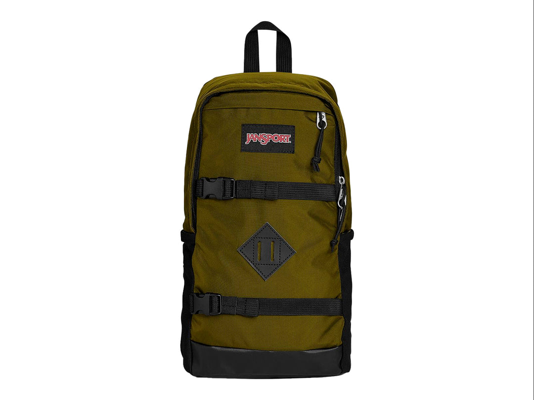 Mochila JanSport color verde militar con correas negras y detalles en negro en la base.