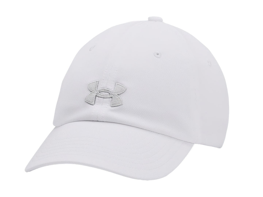 Gorra deportiva blanca de Under Armour con logo frontal bordado y visera curva.