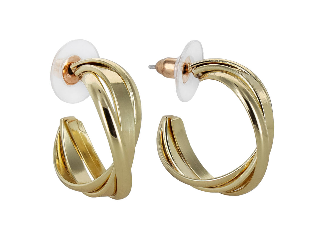 Par de pendientes dorados con diseño circular entrelazado y acabado brillante.