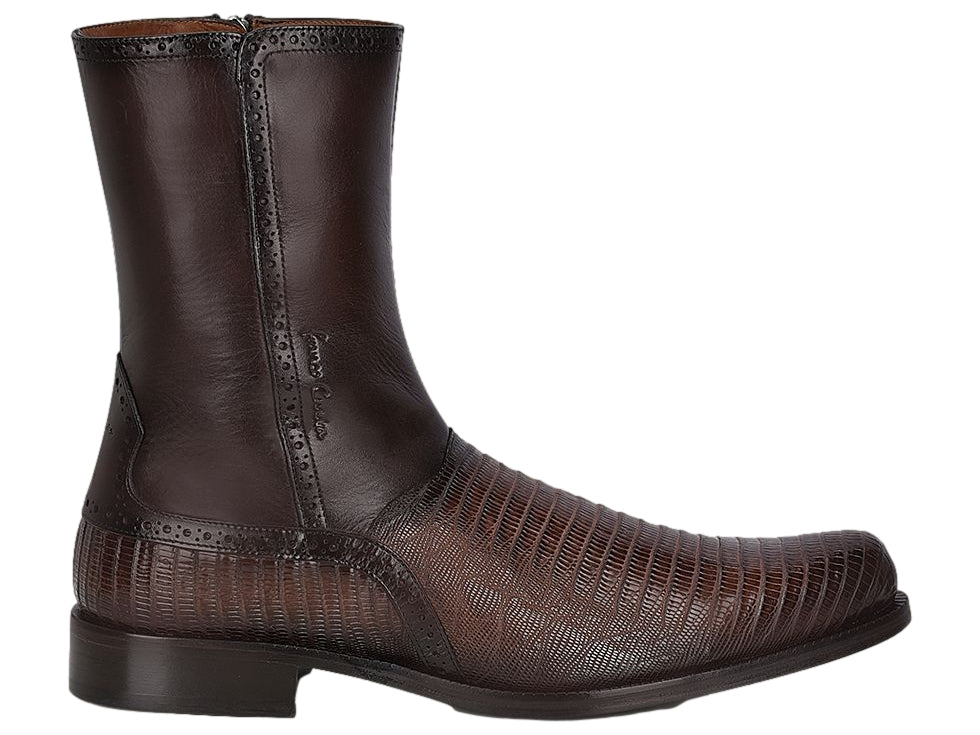 Bota Cuadra de piel de lagarto teju en color café con acabado elegante y textura escamosa.
