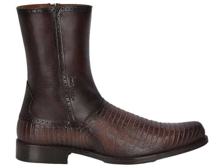 Bota Cuadra de piel de lagarto teju en color café con acabado elegante y textura escamosa.