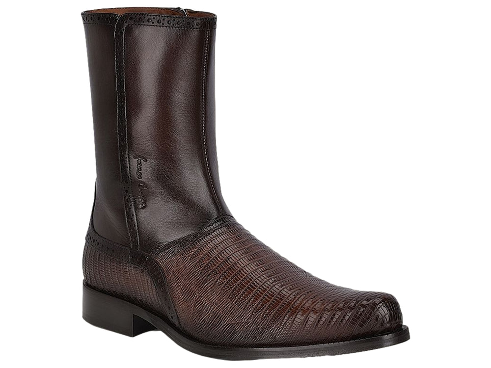 Bota Cuadra de piel de lagarto teju en color café con acabado elegante y textura escamosa.