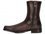 Bota Cuadra de piel de lagarto teju en color café con acabado elegante y textura escamosa.