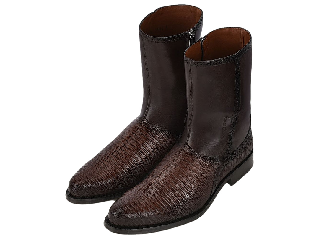 Bota Cuadra de piel de lagarto teju en color café con acabado elegante y textura escamosa.