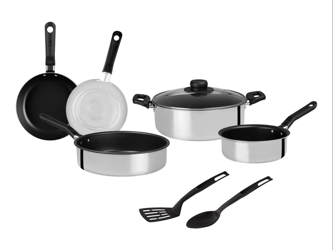 Set de batería de cocina EKCO de 12 piezas en color plata con mangos negros, incluye ollas, sartenes y utensilios.