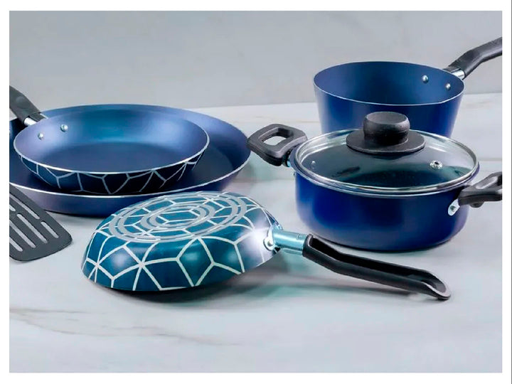 Batería de cocina EKCO de 12 piezas en color azul con mangos negros, incluye sartenes y ollas.