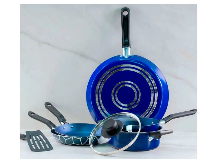 Batería de cocina EKCO de 12 piezas en color azul con mangos negros, incluye sartenes y ollas.