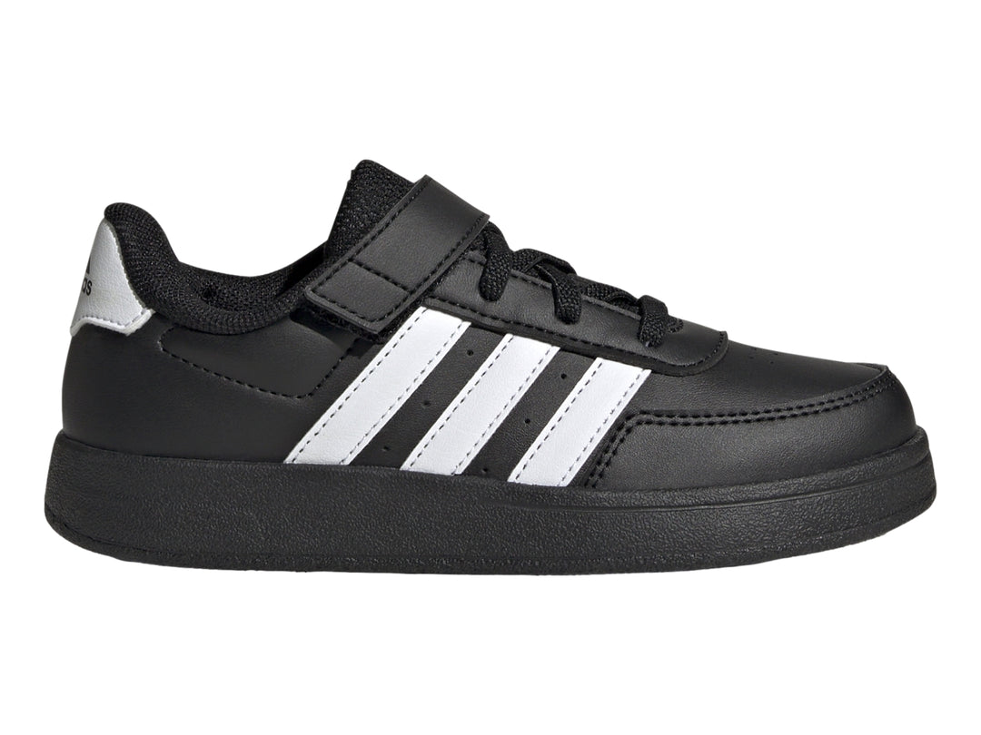 Tenis Adidas Breaknet 2.0 color negro con tres franjas blancas laterales y cierre de banda elástica para niños.