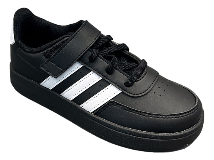 Tenis Adidas Breaknet 2.0 color negro con tres franjas blancas laterales y cierre de banda elástica para niños.