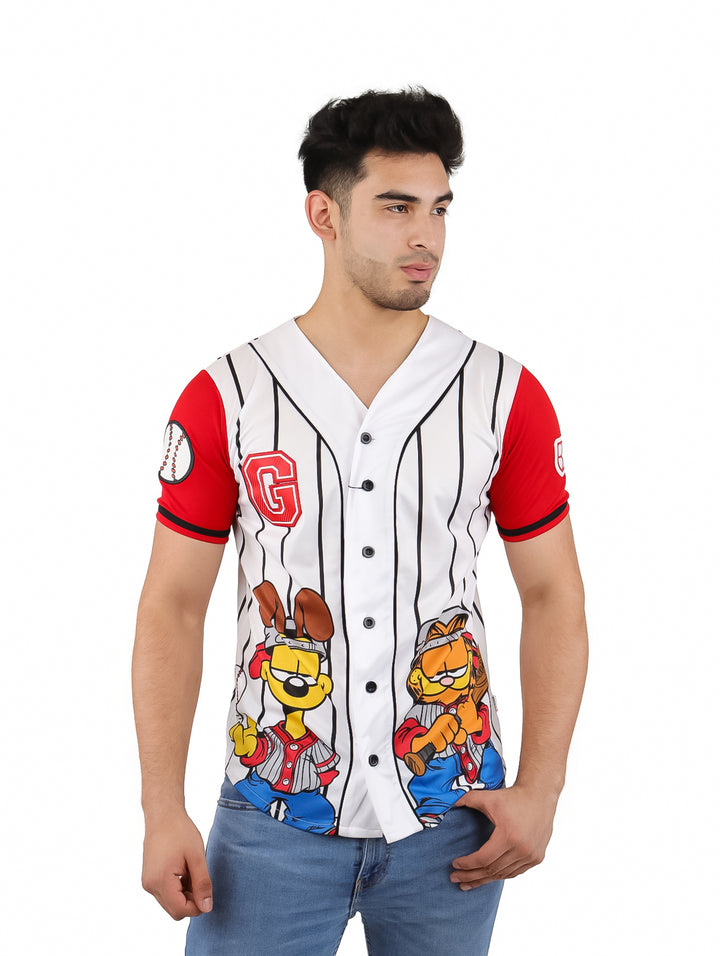 Jersey de béisbol blanco con rayas negras, mangas rojas y personajes de Garfield y Odie.