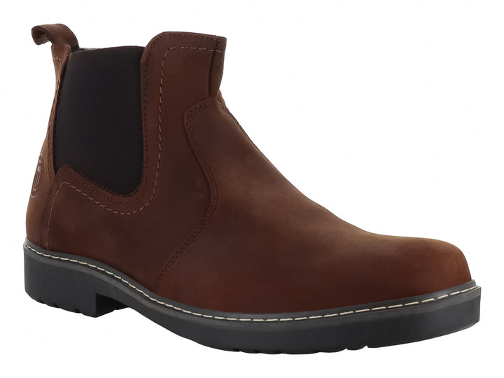 Bota Merano estilo Chelsea en color marrón chocolate con suela negra y detalle elástico lateral.