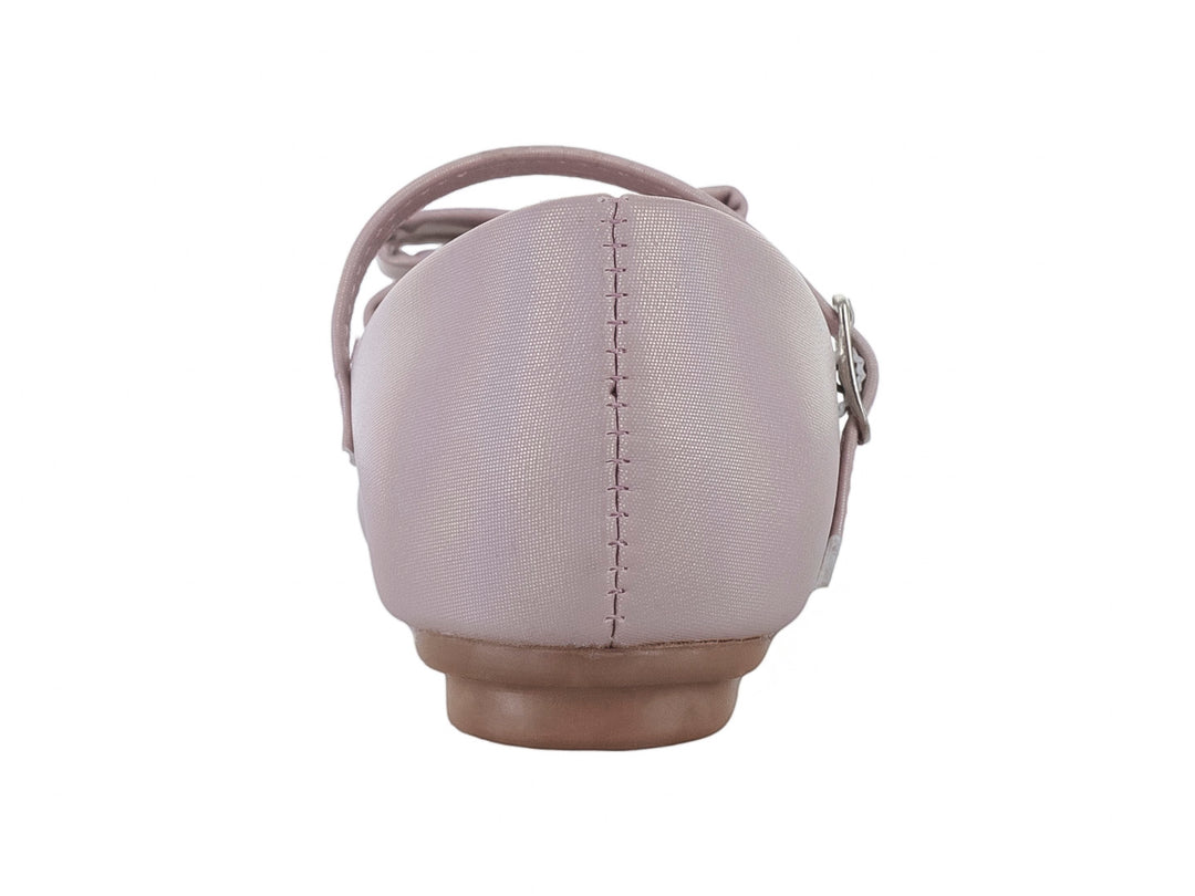 Zapato plano color lila para niña con moño decorativo brillante y correa con hebilla.