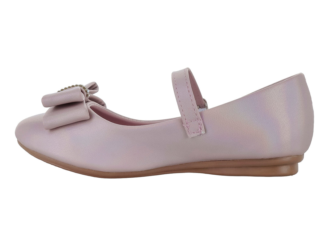 Zapato plano rosa para niña con moño decorado con pedrería plateada y correa ajustable.