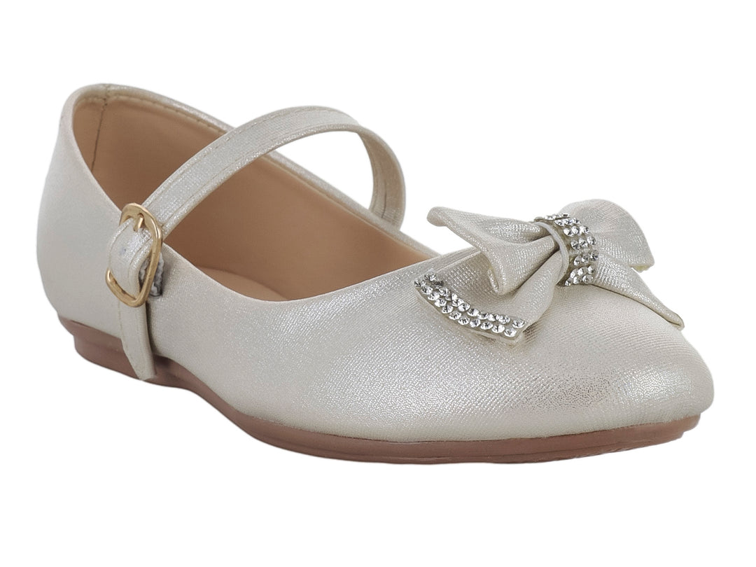 Zapato plano color dorado para Niña con moño decorativo con brillantes y correa ajustable.