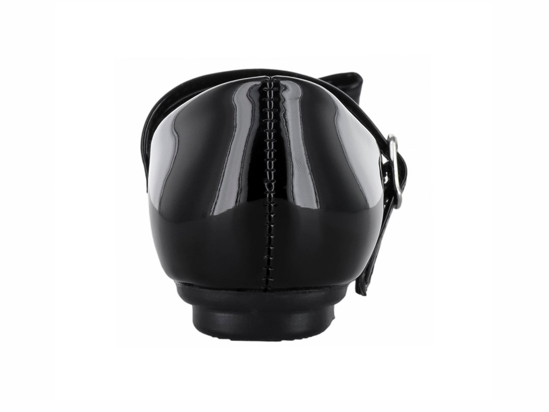 Zapato plano de charol negro con moño decorativo y correa ajustable.