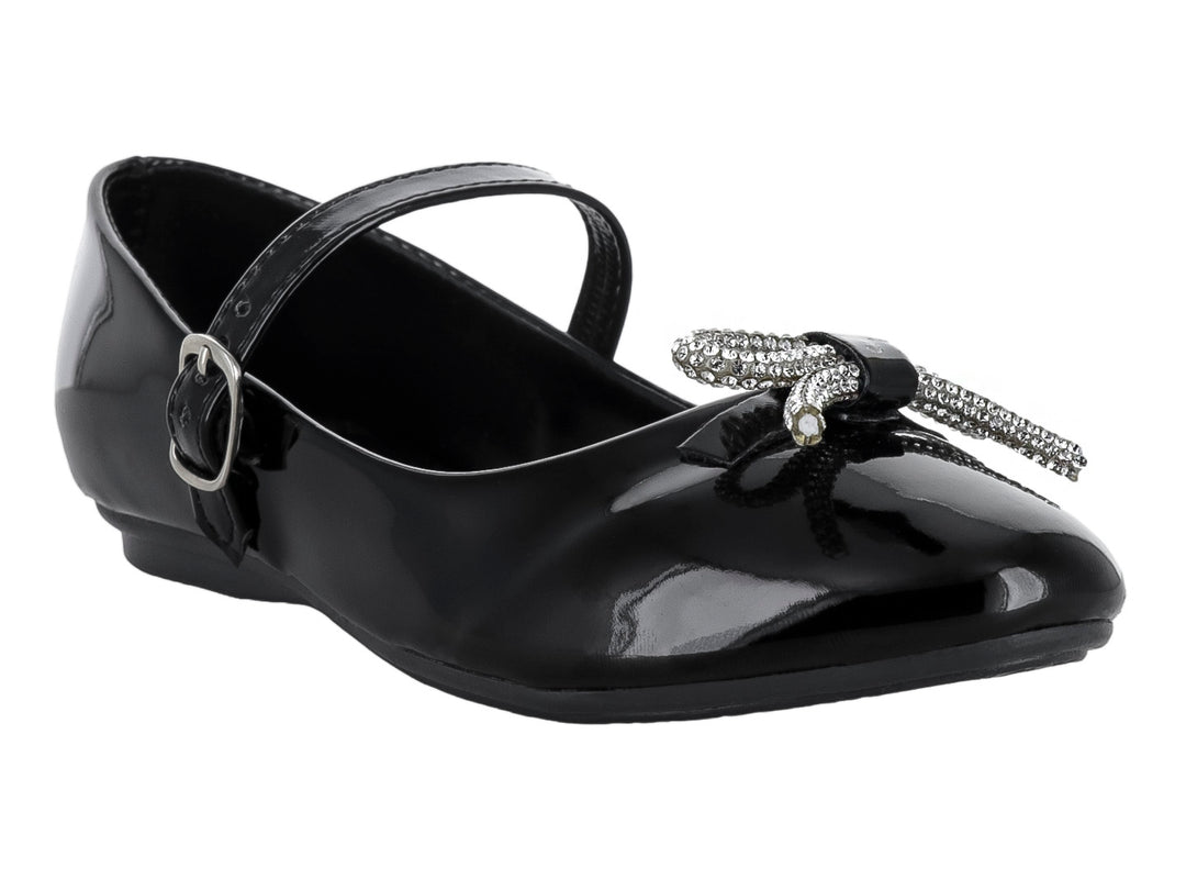 Zapato plano de charol negro para niña con correa y moño decorativo con brillantes.