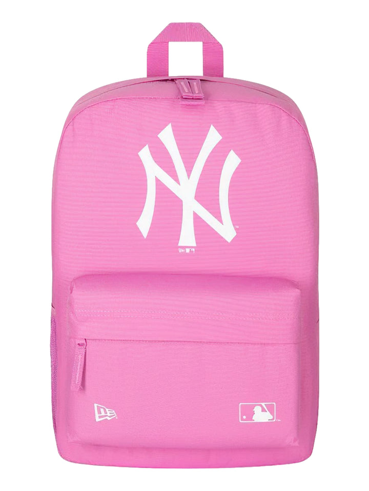 Mochila deportiva New Era color rosa brillante con logotipo de los New York Yankees y MLB.