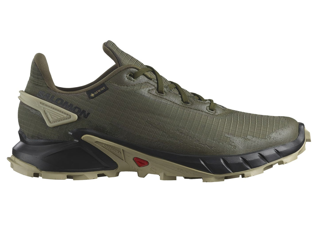 Zapato deportivo Salomon en color oliva y negro con suela robusta para trail running.
