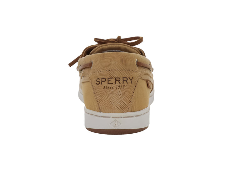 Zapato náutico Sperry color tan con textura grabada, cordones marrones y suela blanca.