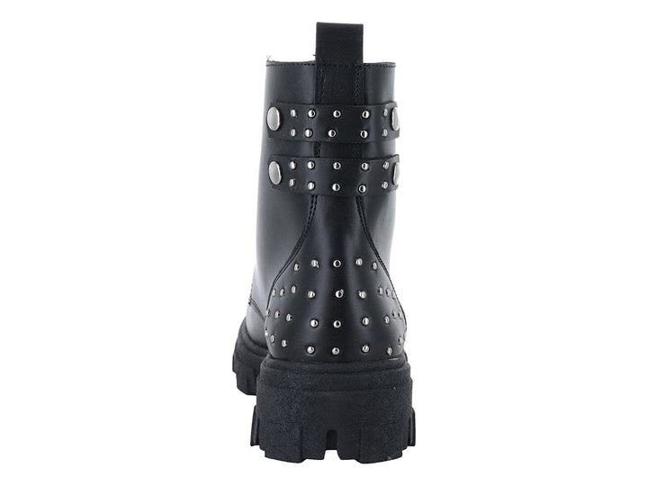 Botas negras para niña con suela track, detalles de estoperoles plateados y agujetas.