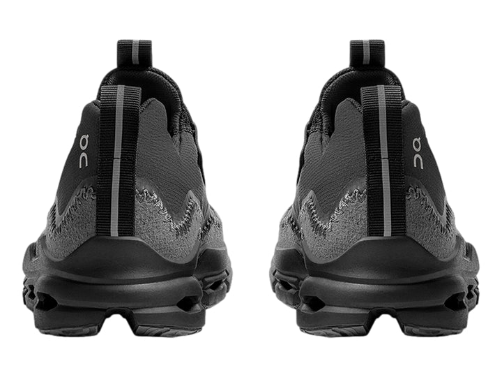 Zapato deportivo On Cloudaway en color negro con suela amortiguada y diseño moderno.