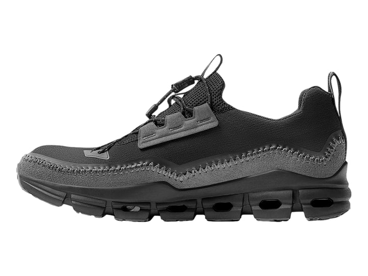 Zapato deportivo On Cloudaway en color negro con suela amortiguada y diseño moderno.