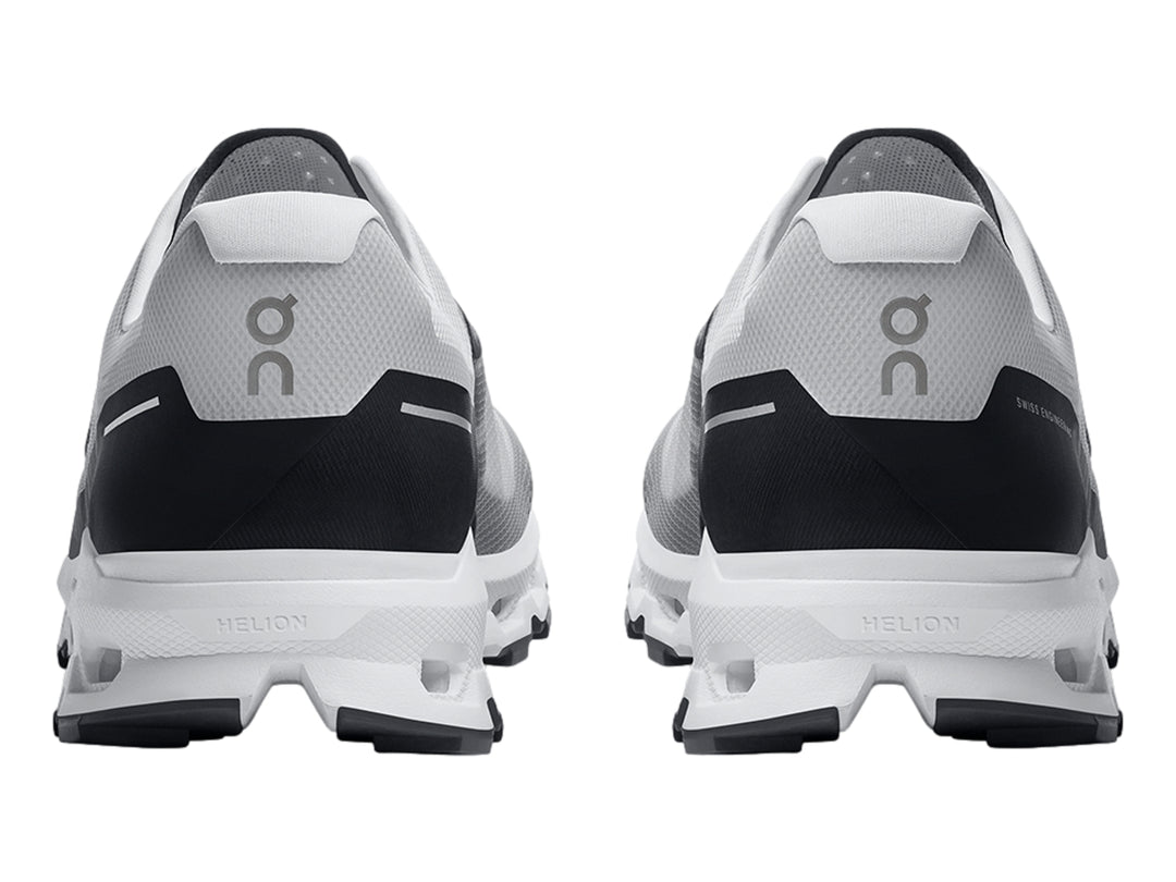 Tenis deportivos On Cloud Vista color gris y negro con suela blanca y negra.