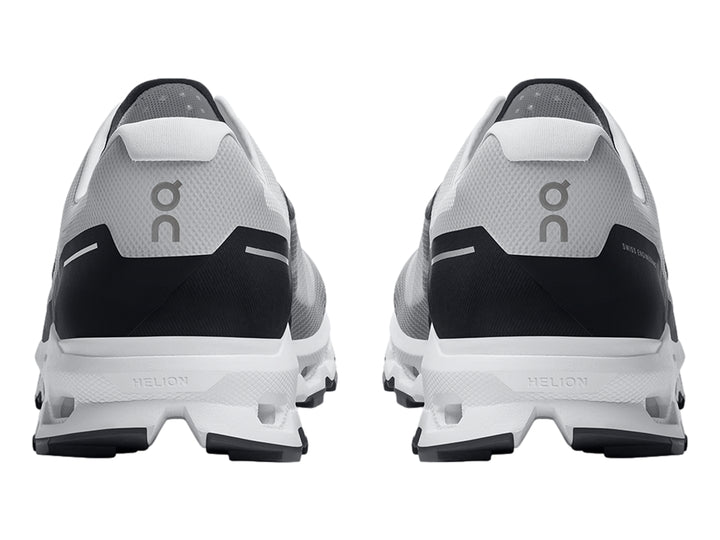 Tenis deportivos On Cloud Vista color gris y negro con suela blanca y negra.