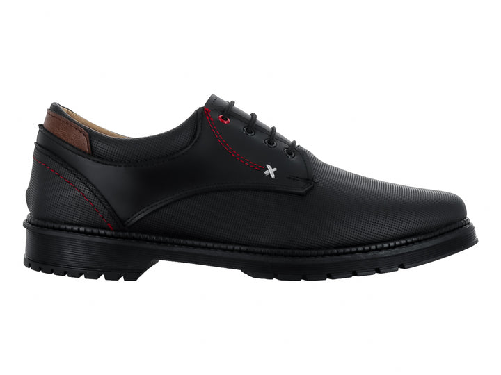 Zapato formal negro de cordones con detalles de costuras rojas y talón café.