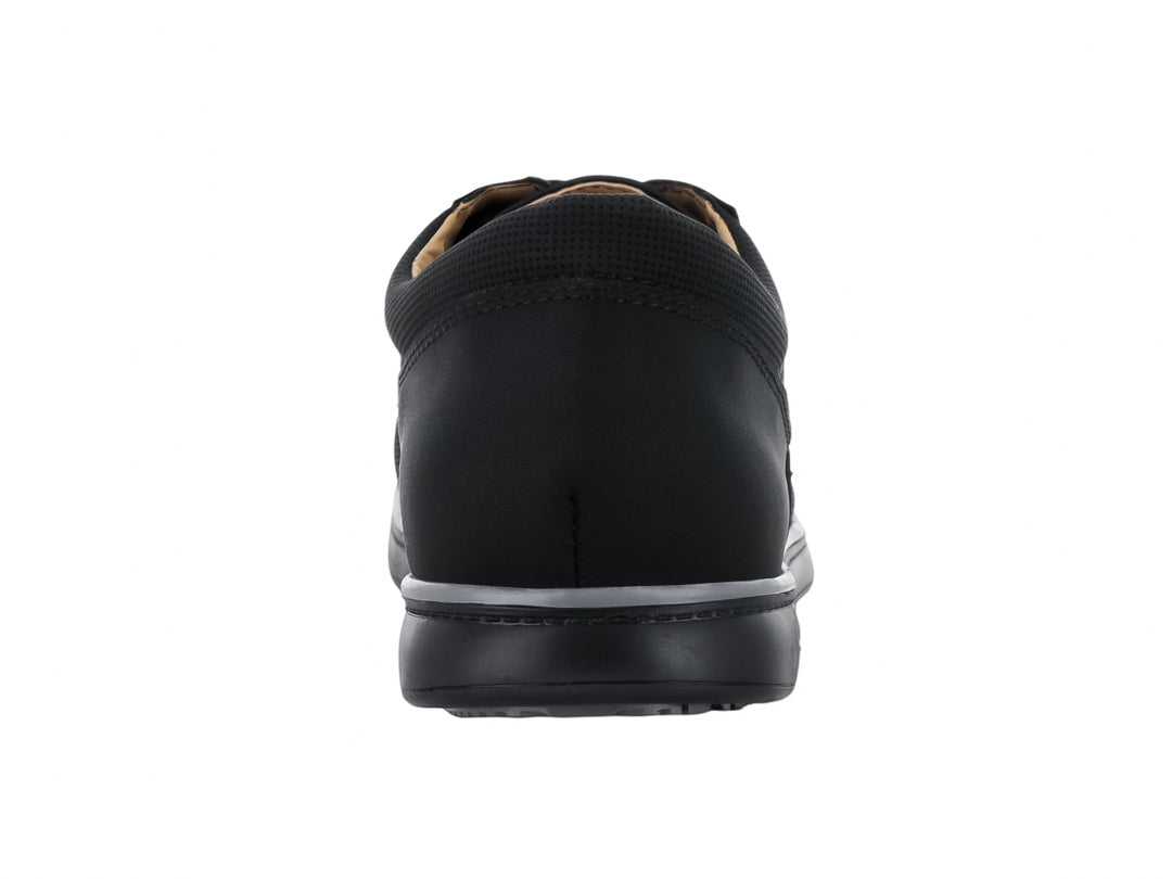 Zapato casual negro con cordones, costuras blancas y suela gris.