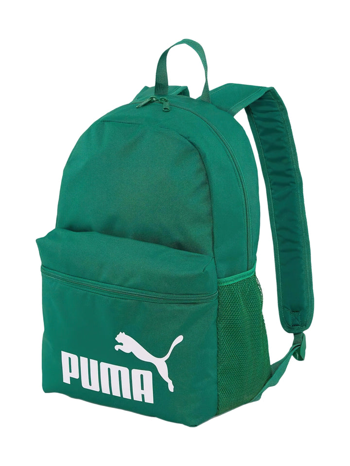 Mochila escolar PUMA de color verde con logotipo blanco en el frente y bolsillos laterales de malla.