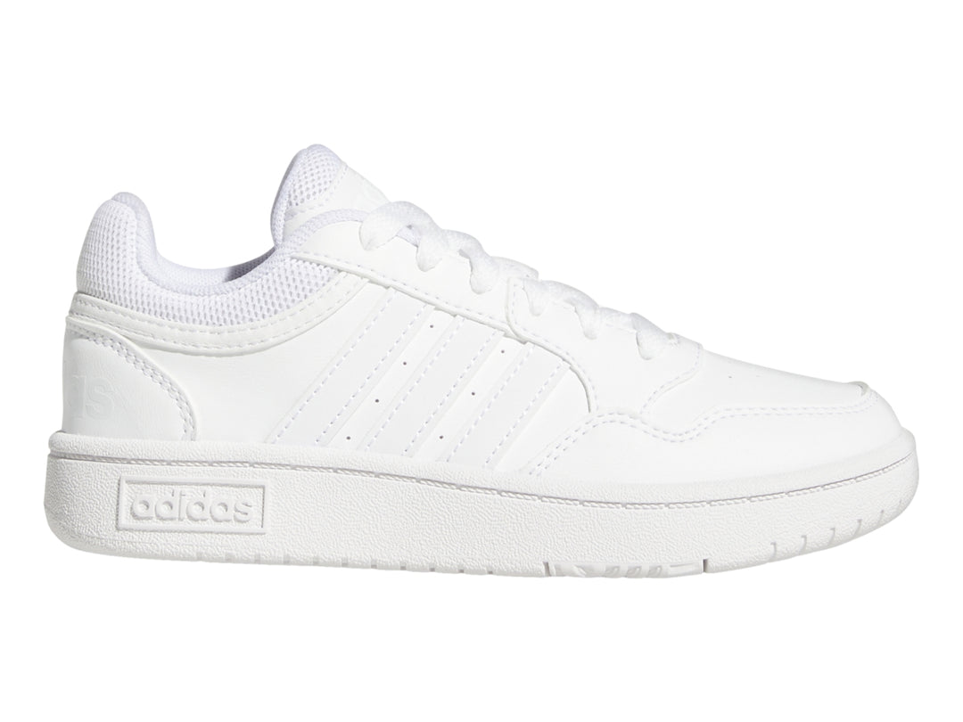 Tenis Adidas Hoops 3.0 color blanco total, vista lateral sobre fondo blanco.