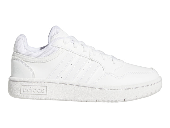Tenis Adidas Hoops 3.0 color blanco total, vista lateral sobre fondo blanco.