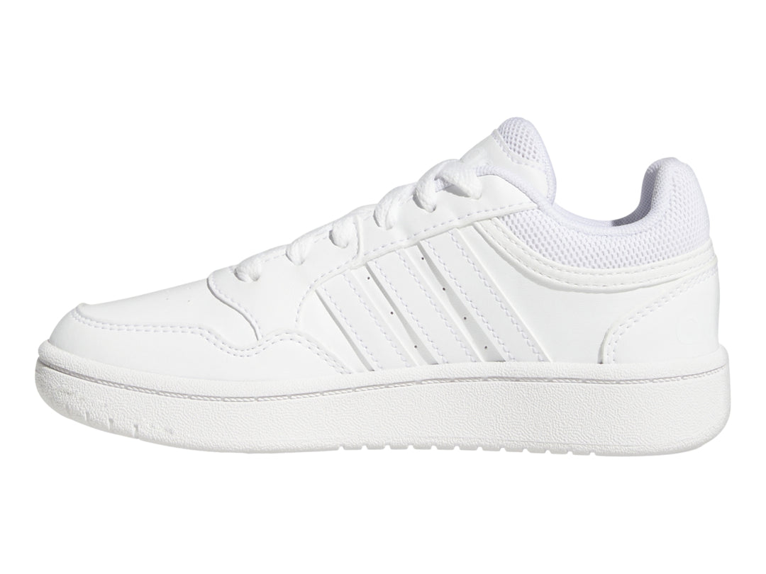 Tenis Adidas Hoops 3.0 color blanco total, vista lateral sobre fondo blanco.