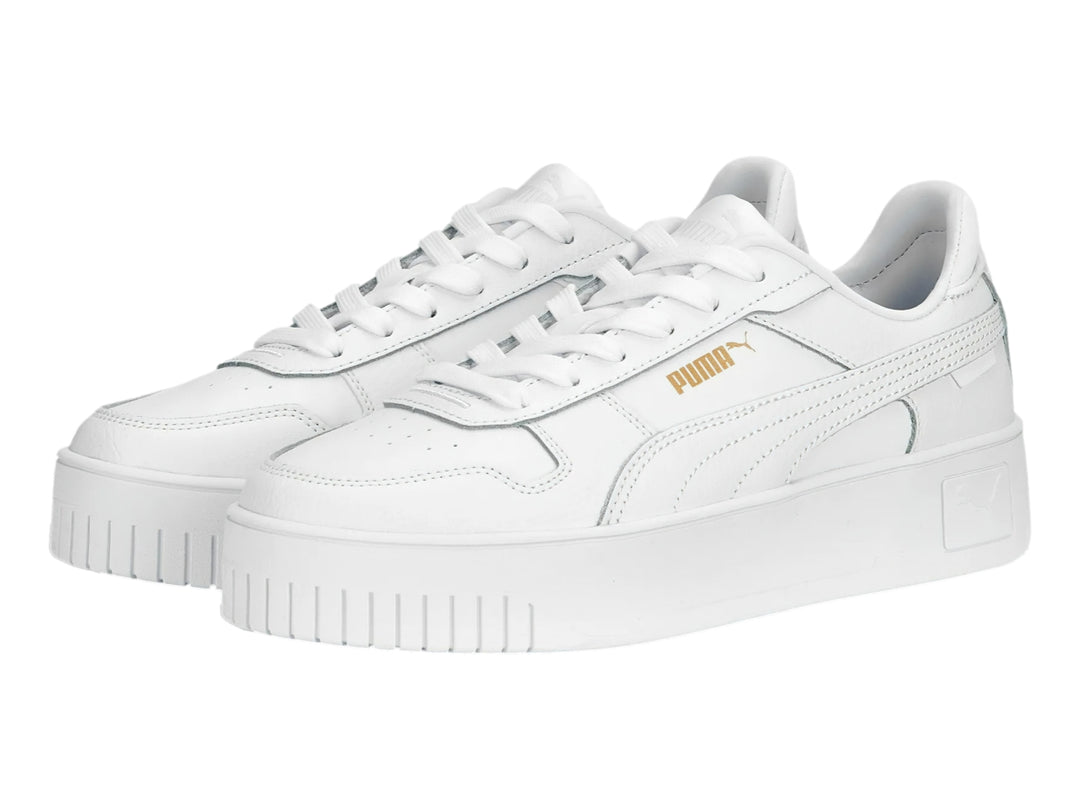 Tenis PUMA Carina Street color blanco con suela de plataforma.