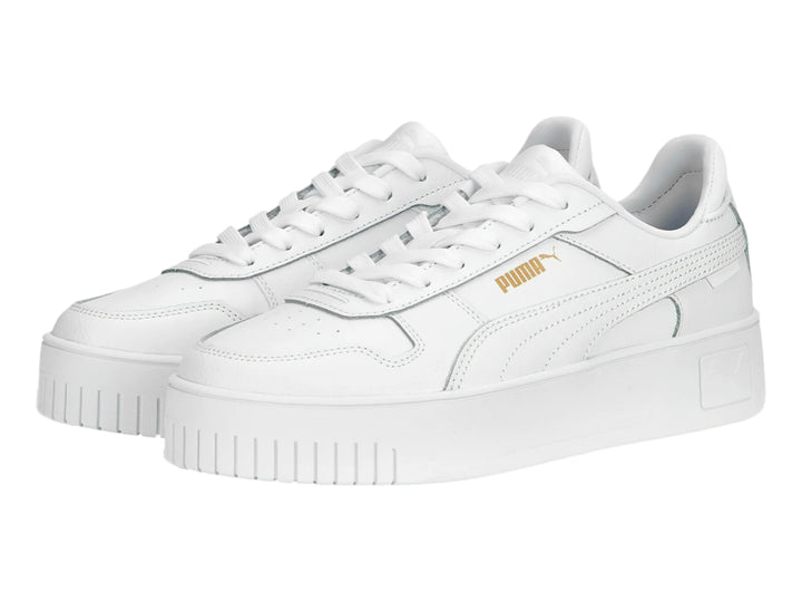 Tenis PUMA Carina Street color blanco con suela de plataforma.