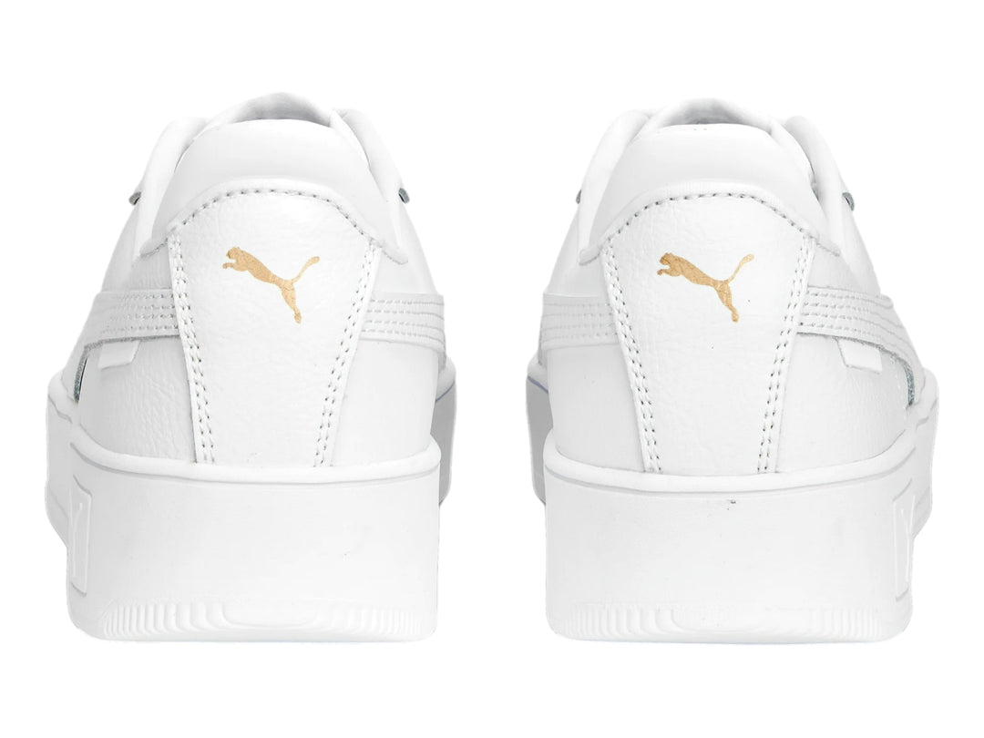 Tenis PUMA Carina Street color blanco con suela de plataforma.